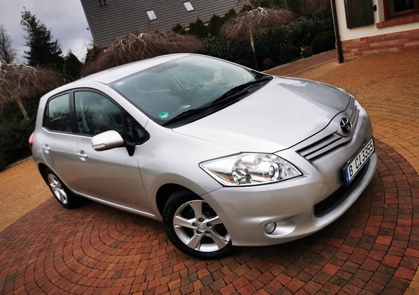 Toyota Auris cena 28900 przebieg: 142000, rok produkcji 2011 z Tarczyn małe 191